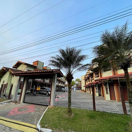 Pe Na Areia Na Praia Das Toninhas - Villagio 24 Porto Feliz Ubatuba Ngoại thất bức ảnh