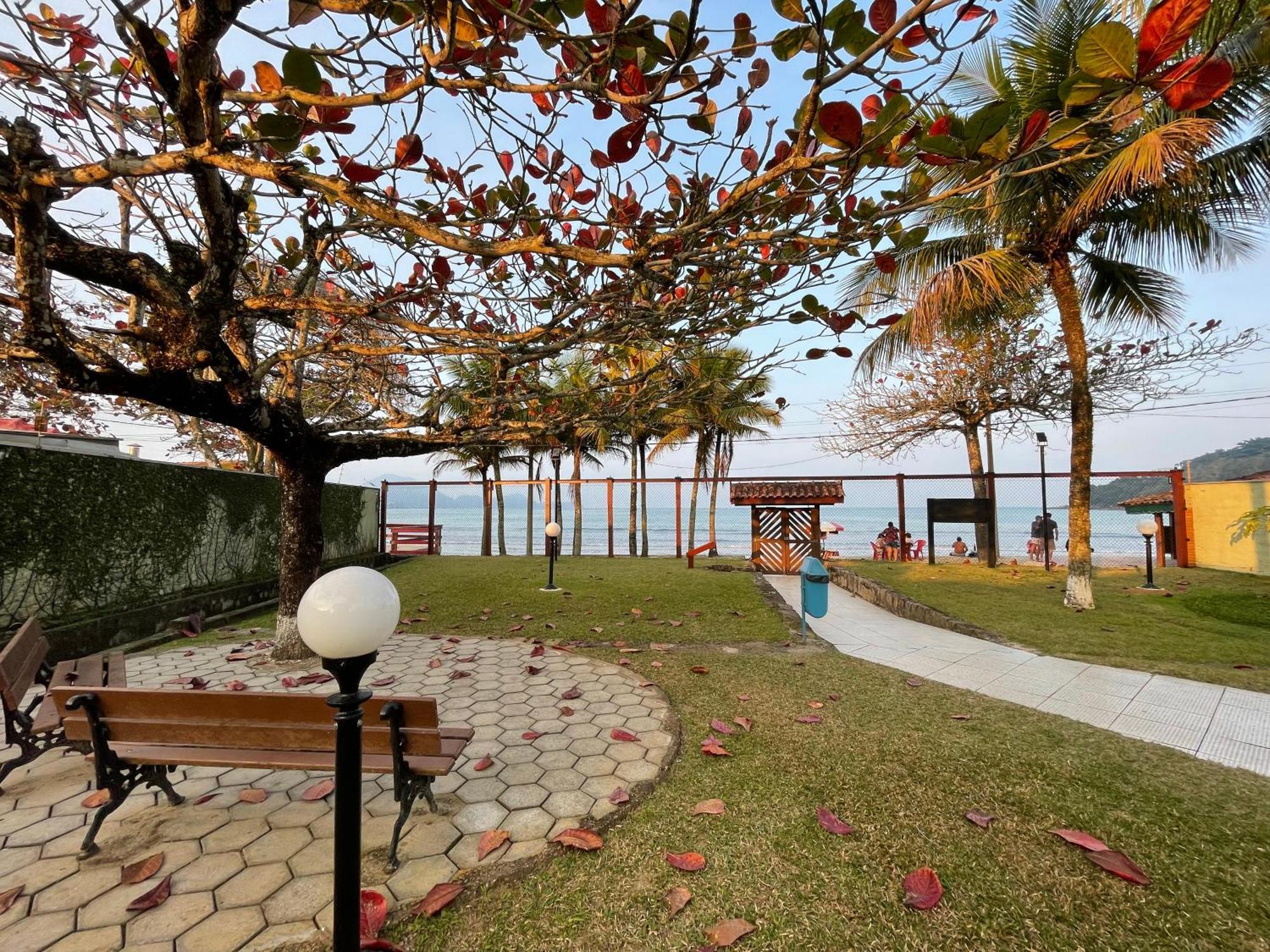 Pe Na Areia Na Praia Das Toninhas - Villagio 24 Porto Feliz Ubatuba Ngoại thất bức ảnh